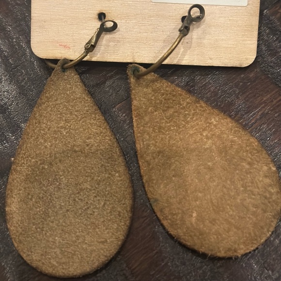 Keep it Gypsy Teepee, leather tear Drop Earrings - Picture 2 of 2